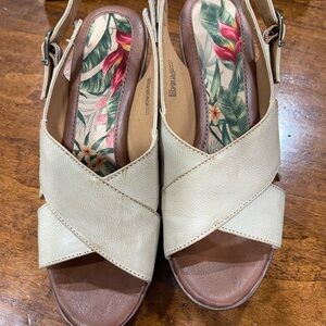 Elegant Cream Women's Sandals by b.o.c.
